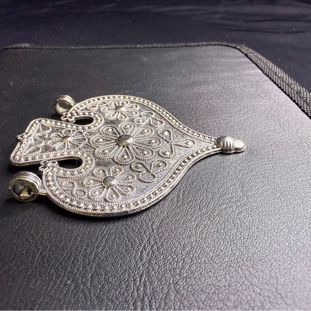 Pewter spade shaped pendant - Picture 2 of 3